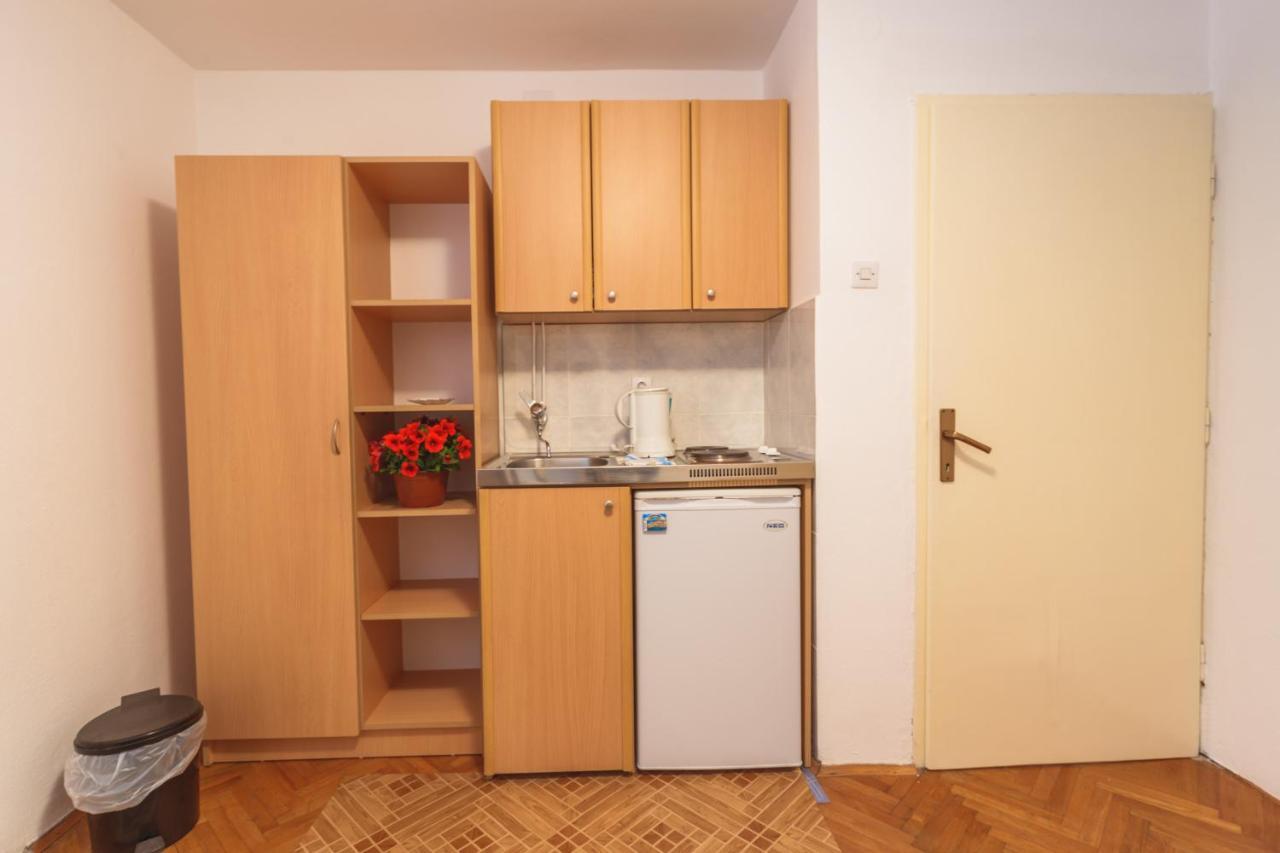 Apartmani Steni Sveti Stefan Exteriör bild
