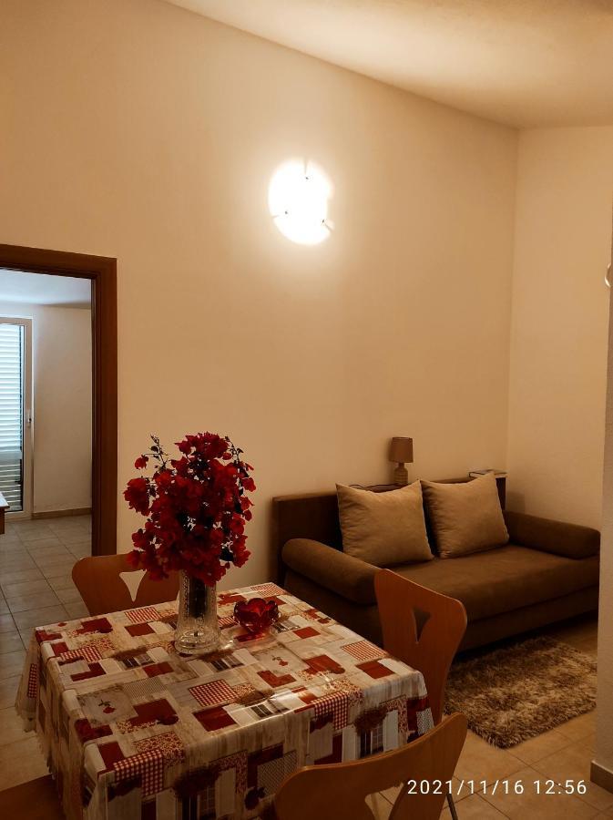Apartmani Steni Sveti Stefan Exteriör bild
