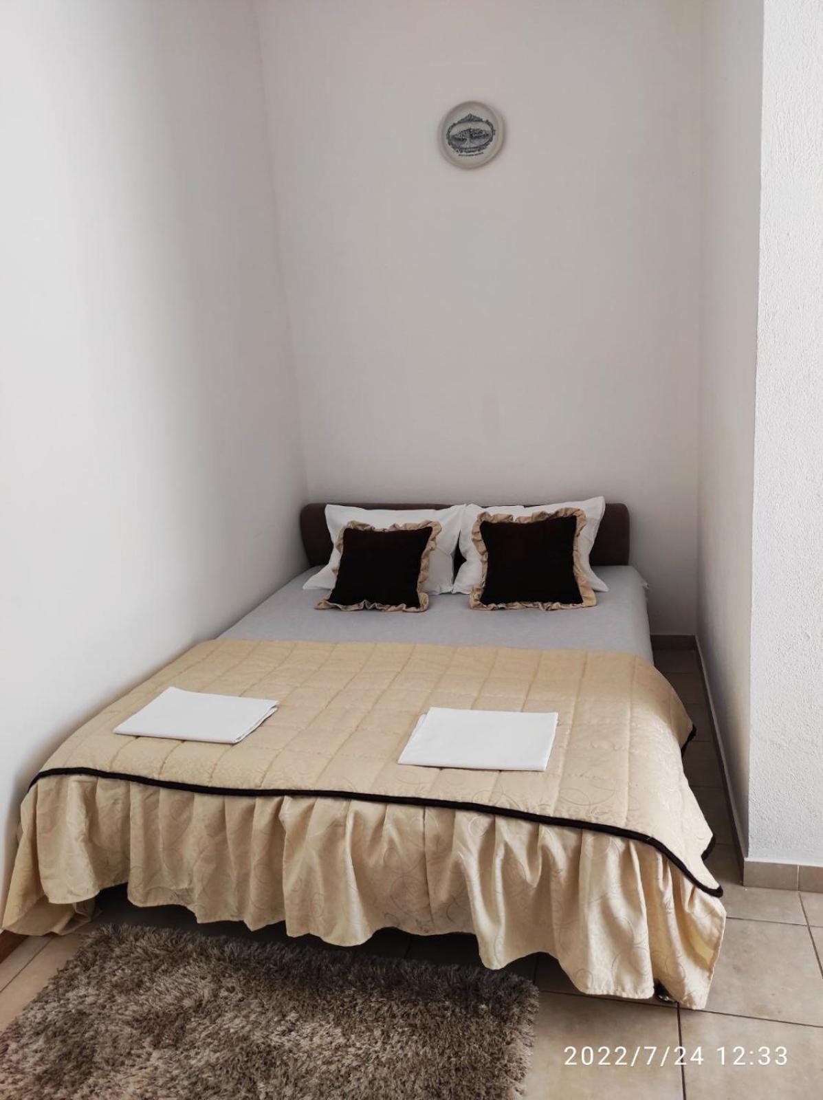 Apartmani Steni Sveti Stefan Exteriör bild