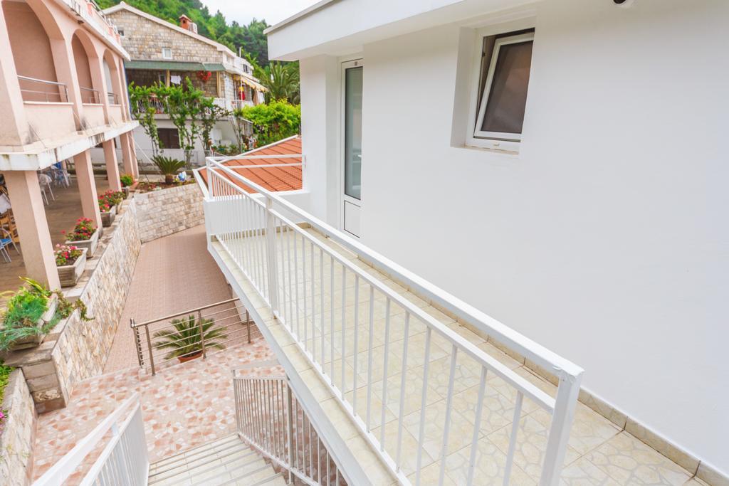 Apartmani Steni Sveti Stefan Exteriör bild