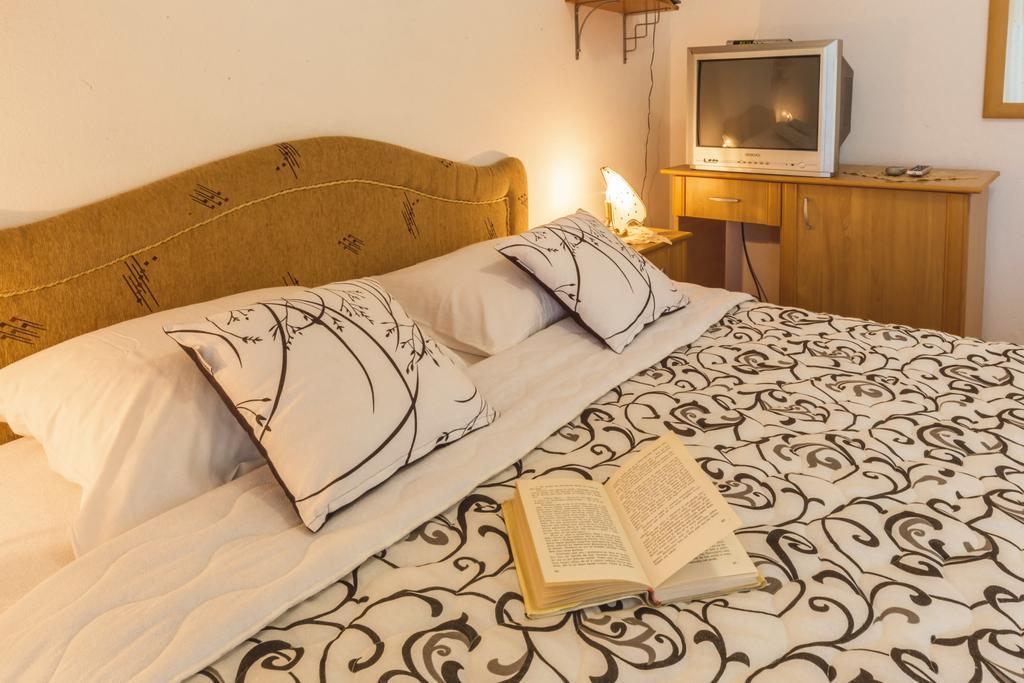 Apartmani Steni Sveti Stefan Exteriör bild