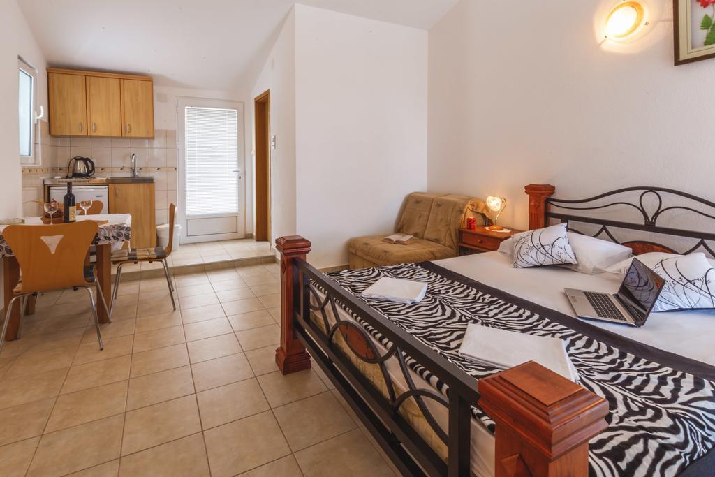Apartmani Steni Sveti Stefan Exteriör bild
